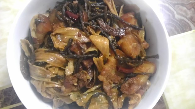 腐竹干豆角炖五花肉的做法