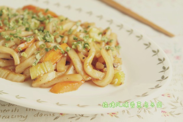 烧烤风味香葱乌冬面的做法