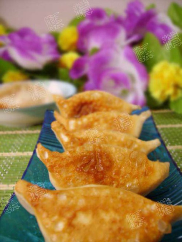 莴笋鸡蛋煎饺的做法