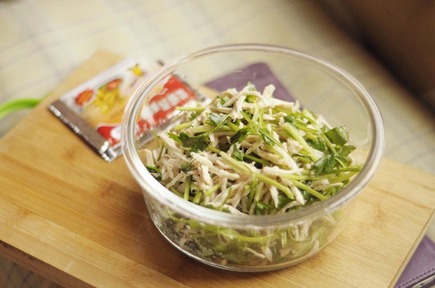 沙姜香菜手撕鸡的做法