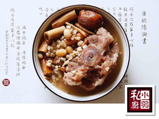 芦根扁豆薏仁骨头汤(健胃祛湿)的做法
