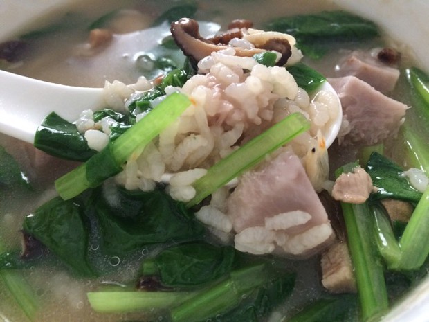 香菇瘦肉芋头粥的做法