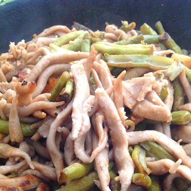 扁豆焖莜面鱼的做法