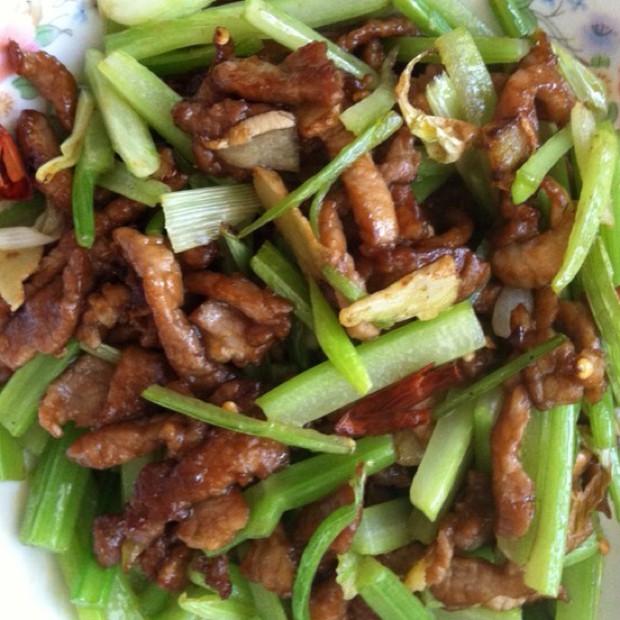 香芹肉丝的做法