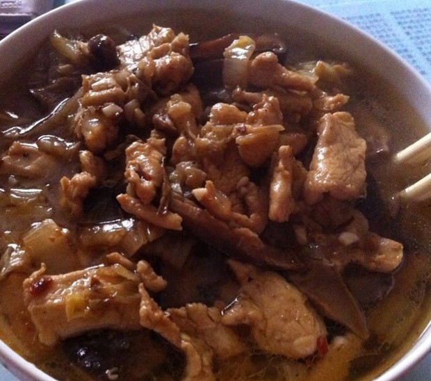 香浓香菇鸡肉面的做法