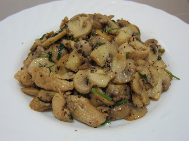 口蘑炒鸡肉的做法