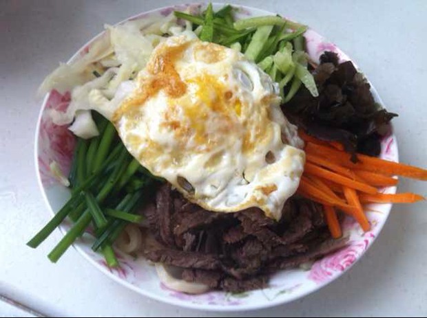 韩式牛肉拌面的做法