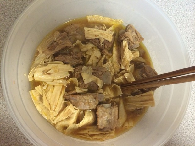 腐竹烧排骨的做法