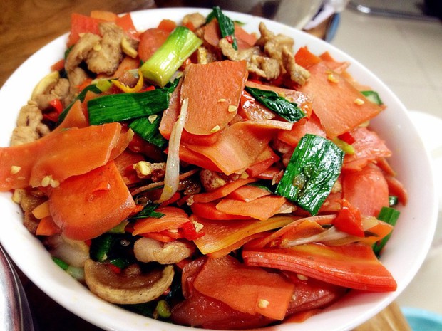 胡萝卜炒肉的做法