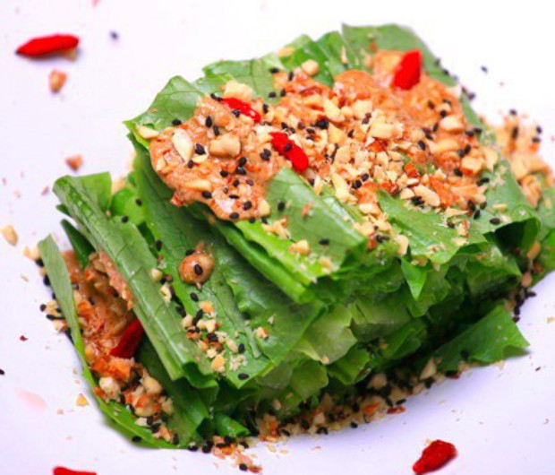 杏仁黑芝麻油麦菜的做法