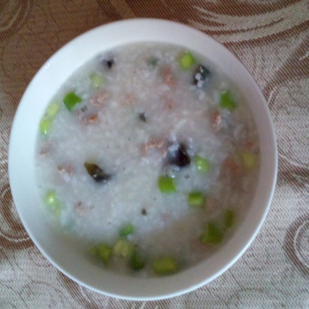 皮蛋瘦肉粥的做法