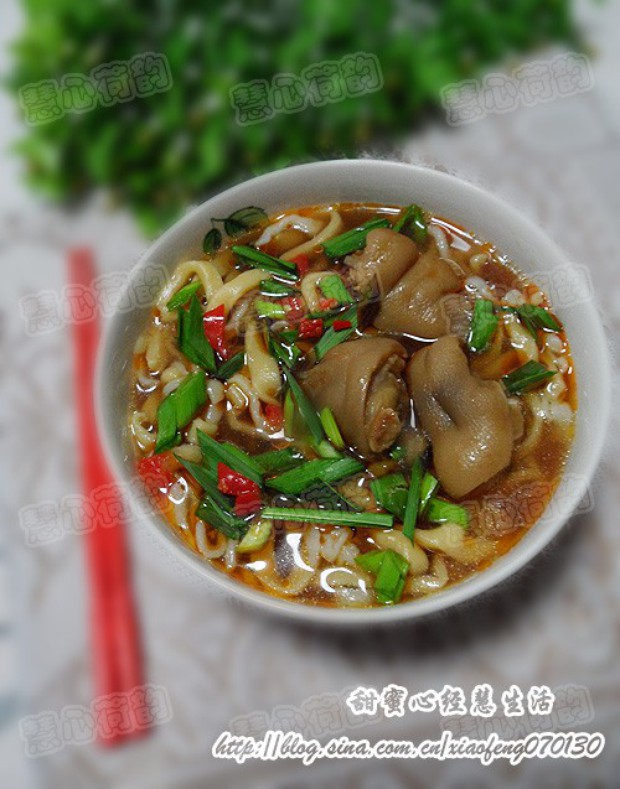 麻香猪手双色手擀面的做法