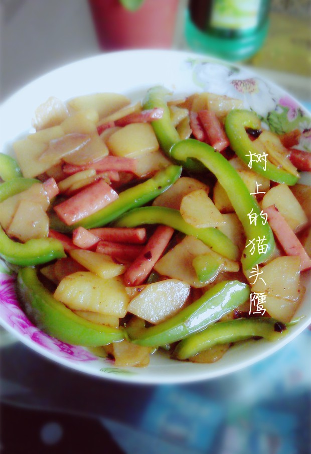 青椒土豆火腿的做法