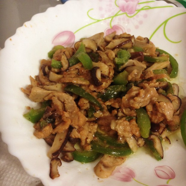 香菇青椒炒肉丝(快手菜)的做法