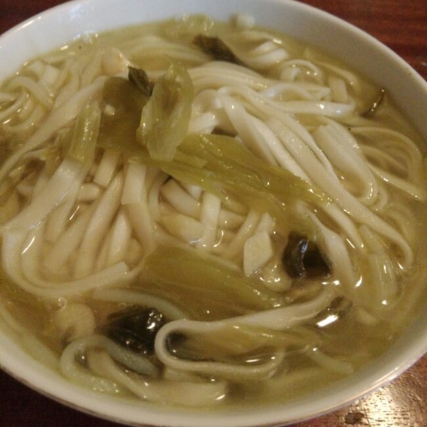 酸菜面的做法