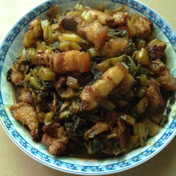 酸菜炆五花肉的做法