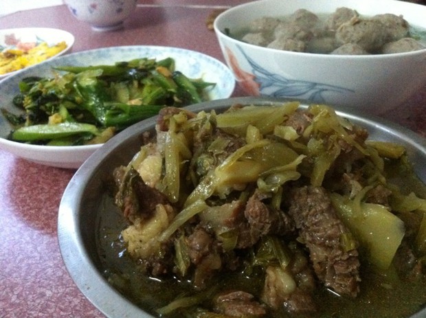 酸菜炖牛腩的做法
