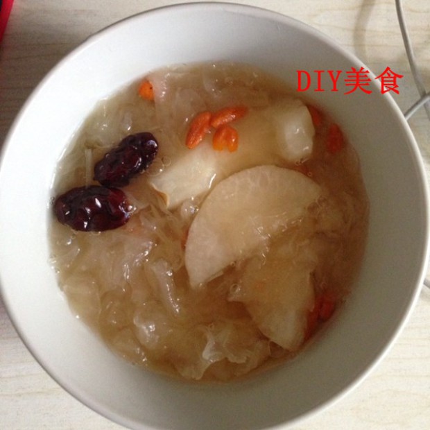 冰糖梨子银耳羹的做法