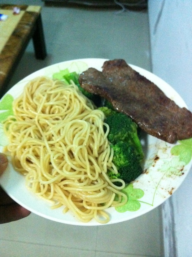 黑椒牛排意粉的做法