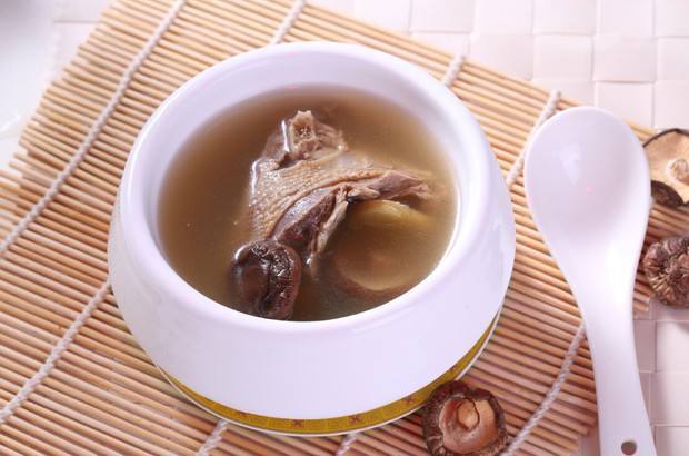 捷赛私房菜---香菇炖鸽块的做法