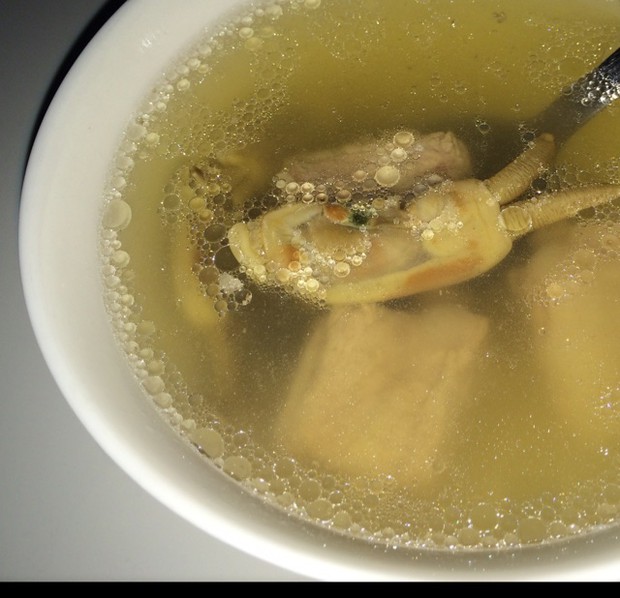 蛏子干排骨汤的做法