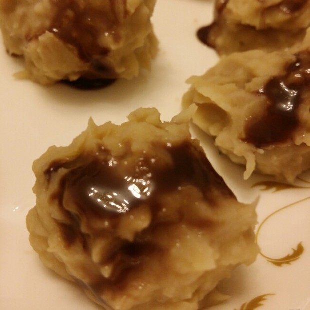 红糖芋泥饰巧克力的做法