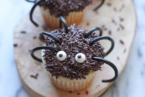 蜘蛛纸杯蛋糕 SPIDER CUPCAKES的做法