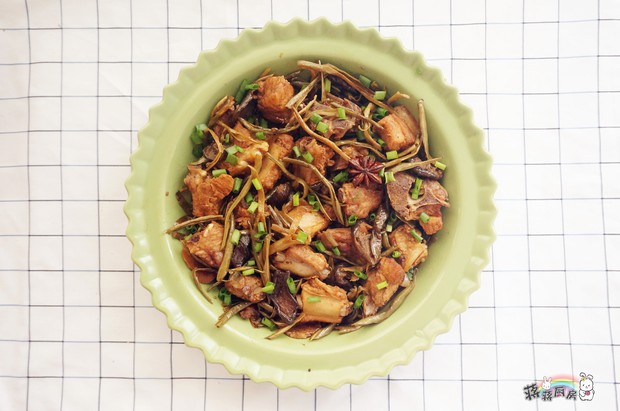 干豆角茄子焖排骨(可拌面)的做法
