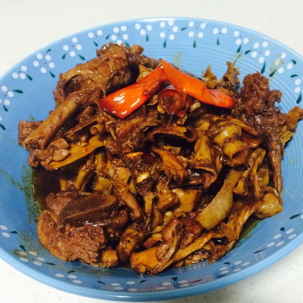 秘制笋干焖鸭的做法