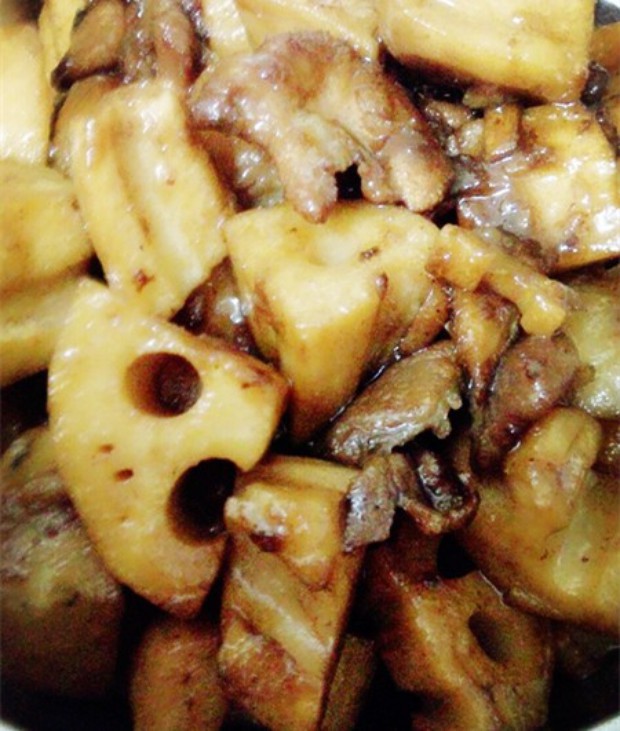 莲藕焖五花肉的做法
