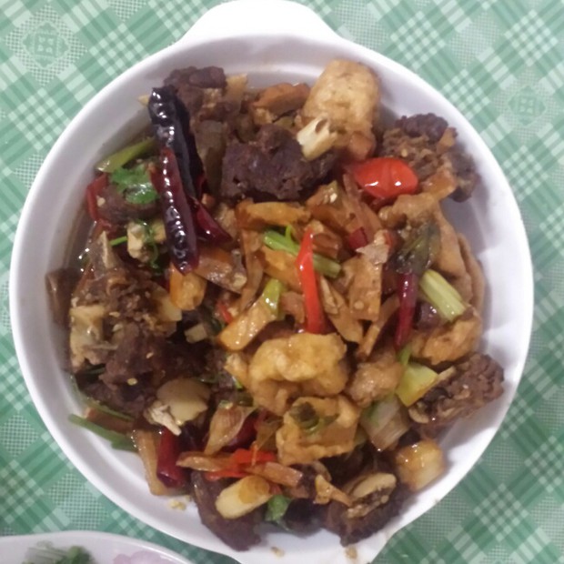 啤酒闷牛排骨大杂烩的做法