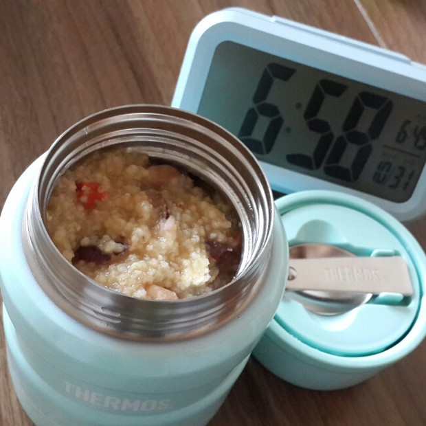 红枣桂圆小米粥(焖烧杯)的做法
