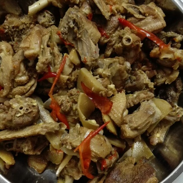 酸笋焖鸭的做法