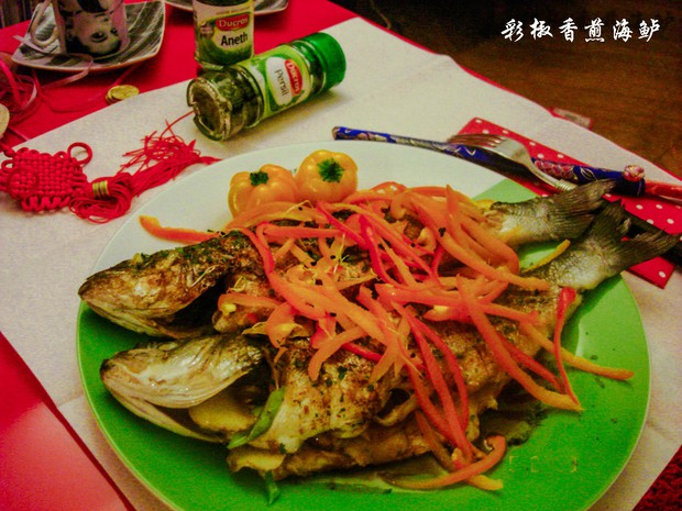 彩椒香煎海鲈的做法