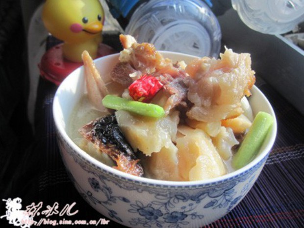 腊肉炖土豆干的做法