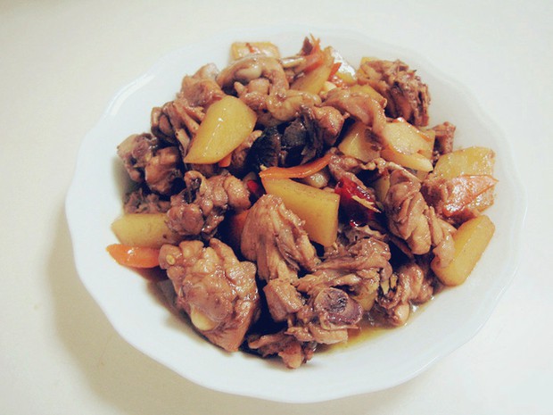 土豆辣炒鸡的做法