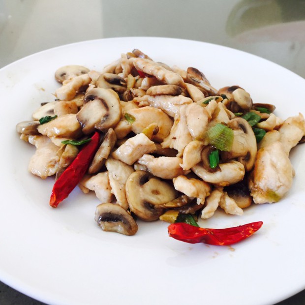 辣炒口蘑鸡肉片的做法