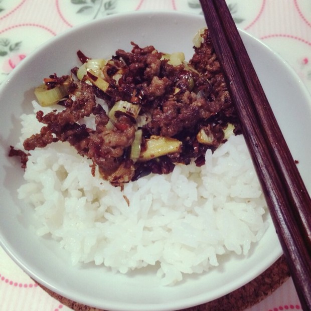 让米饭闻风丧胆的孜然羊肉的做法