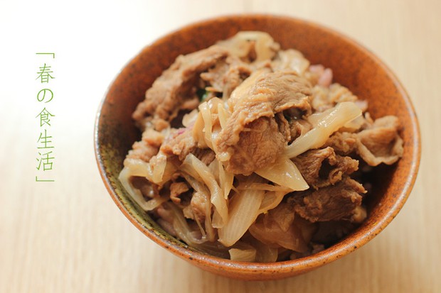 牛丼(日式牛肉盖浇饭)的做法