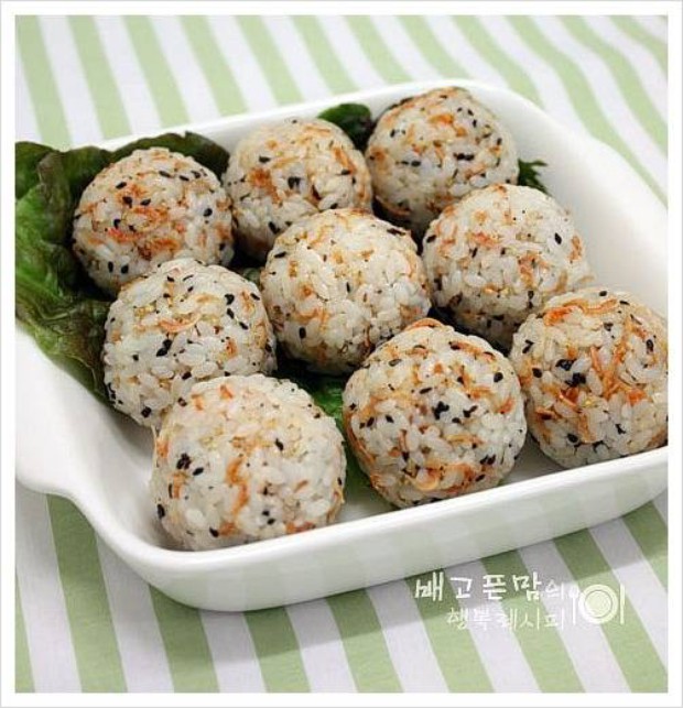 泡菜金枪鱼饭团的做法