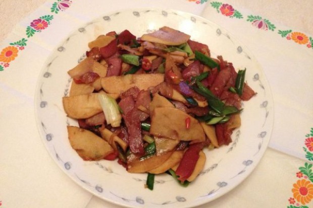 冬笋炒腊肉的做法