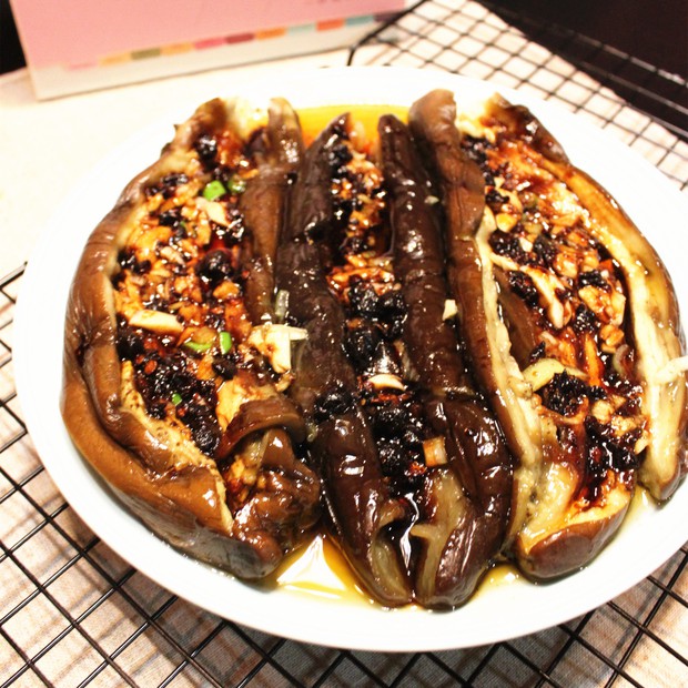 吃出饭店里面的味道--油泼酱汁蒸茄子的做法