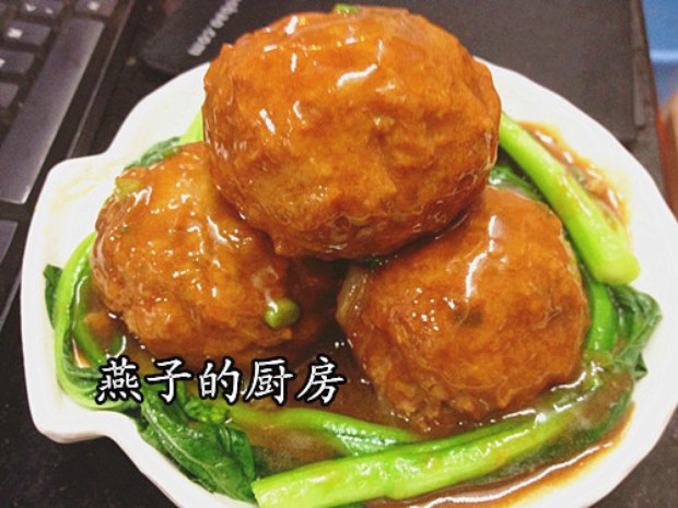红烧狮子头的做法