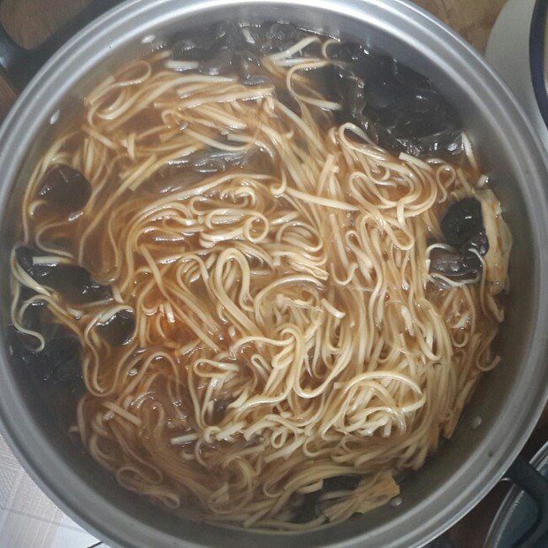 火锅底料的面条的做法