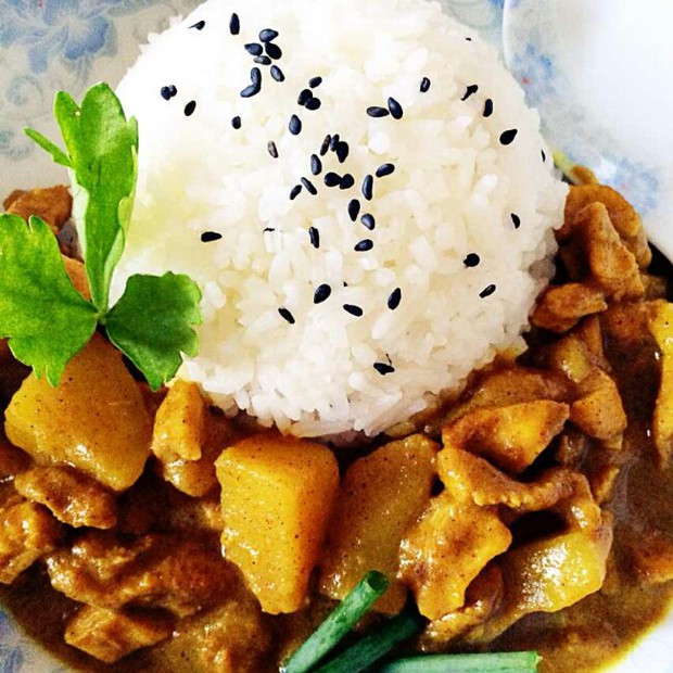 泰式咖喱鸡肉饭(保证简单易做~)的做法