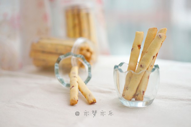 宝宝喜欢的酸甜小食——蔓越莓酥棒的做法