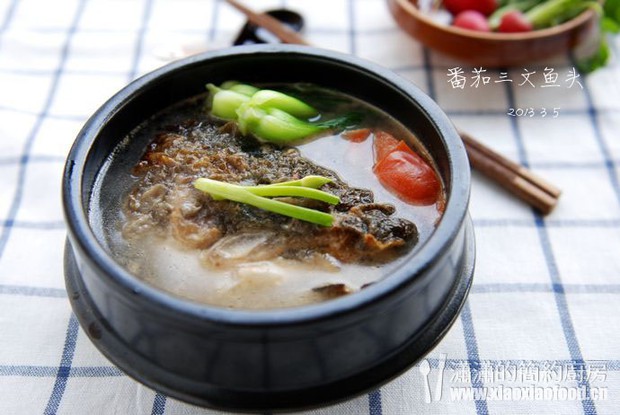 番茄煲三文鱼头的做法
