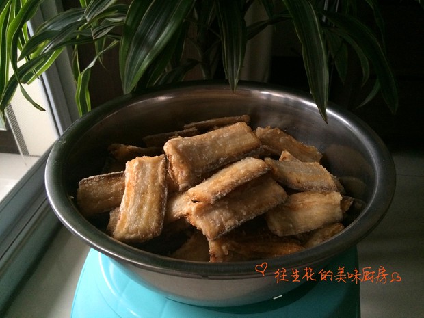 炸带鱼(怎样给带鱼穿上轻薄的面衣)的做法