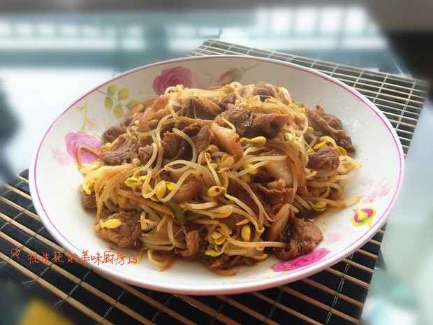 黄豆芽炒肉的做法