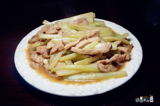 西芹肉丝(西芹好吃的秘诀)的做法